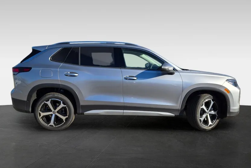 2025 Volkswagen Tiguan SE photo 1