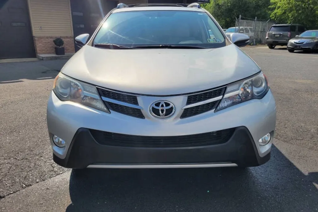 2013 Toyota RAV4 XLE photo 1