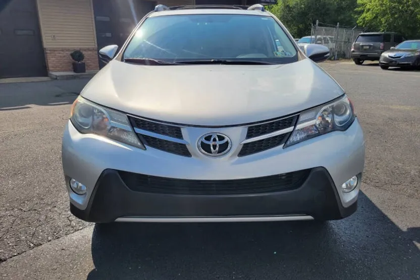 2013 Toyota RAV4 XLE photo 1
