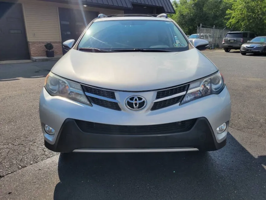 2013 Toyota RAV4 XLE photo 1