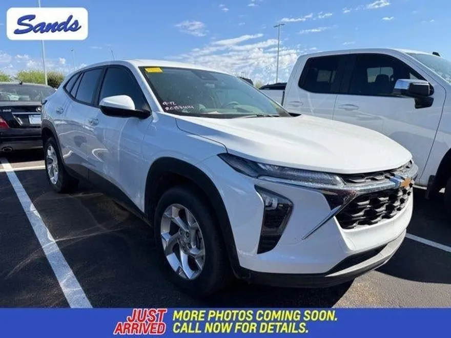 2024 Chevrolet Trax LS photo 1