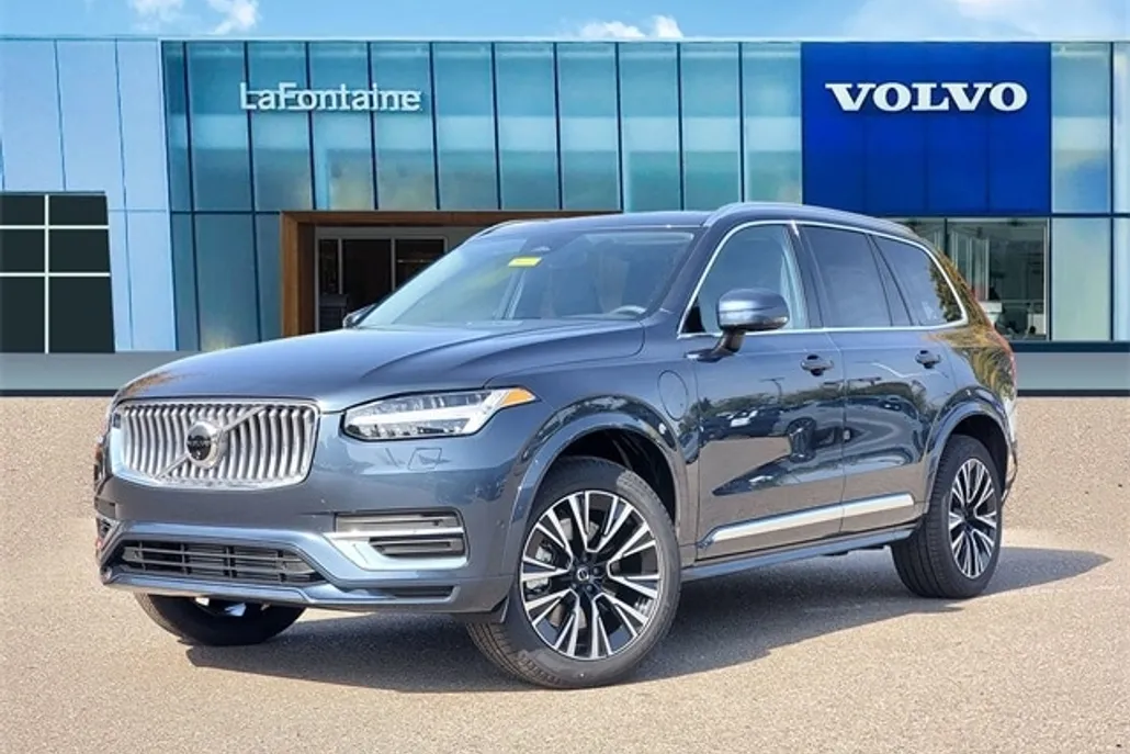 2025 Volvo XC90 T8 Plus photo 1