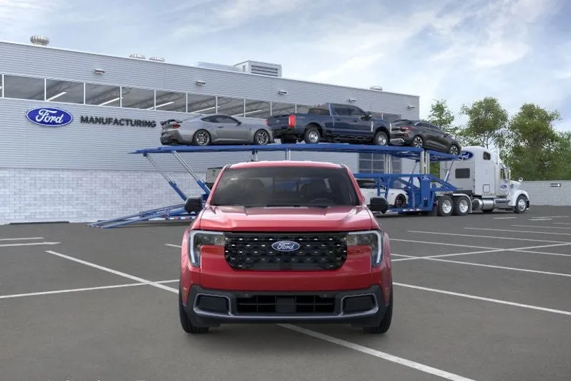 2025 Ford Maverick Lariat photo 1
