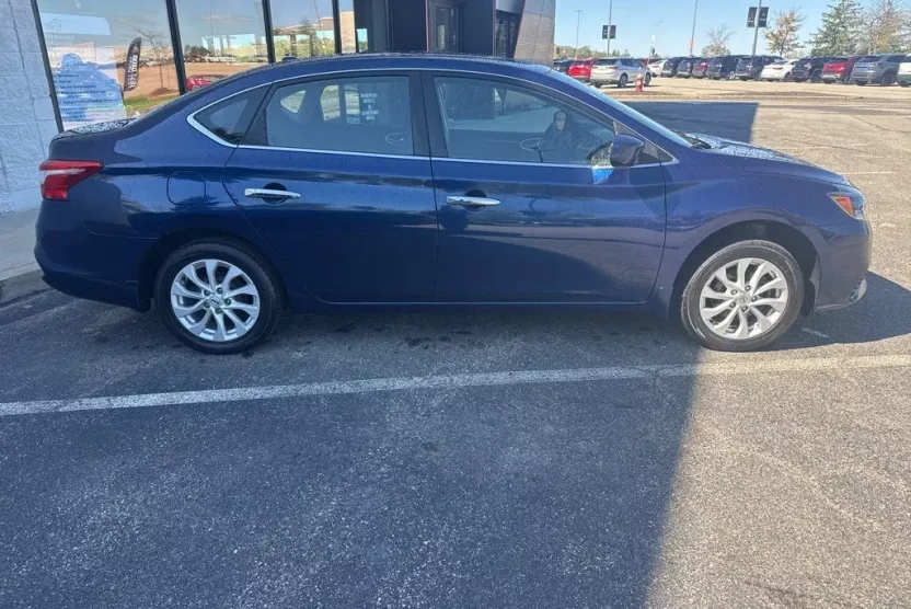 2018 Nissan Sentra SV photo 1