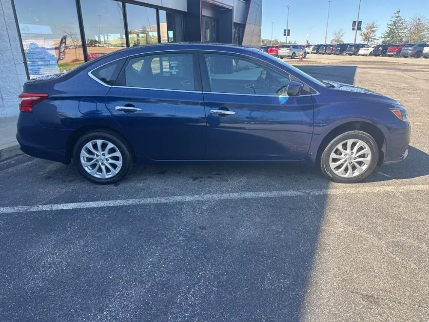 2018 Nissan Sentra SV photo 1