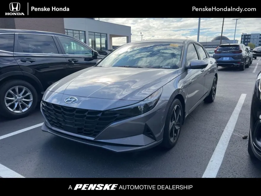 2023 Hyundai Elantra SEL photo 1