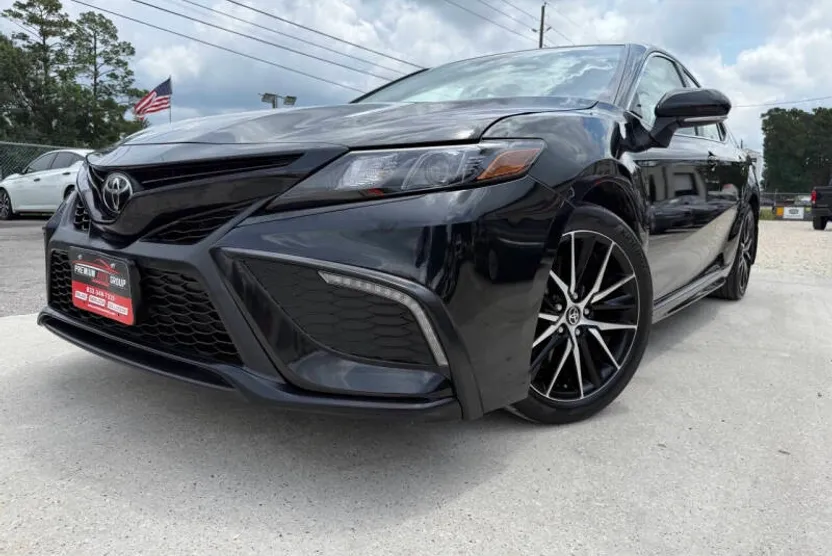 2024 Toyota Camry SE photo 1