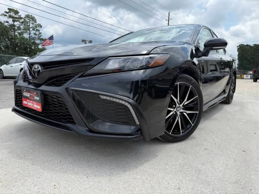 2024 Toyota Camry SE photo 1