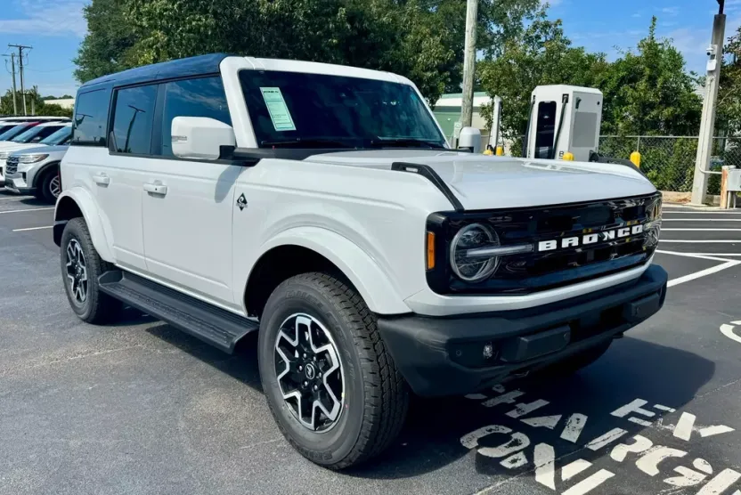 2025 Ford Bronco Outer Banks photo 1