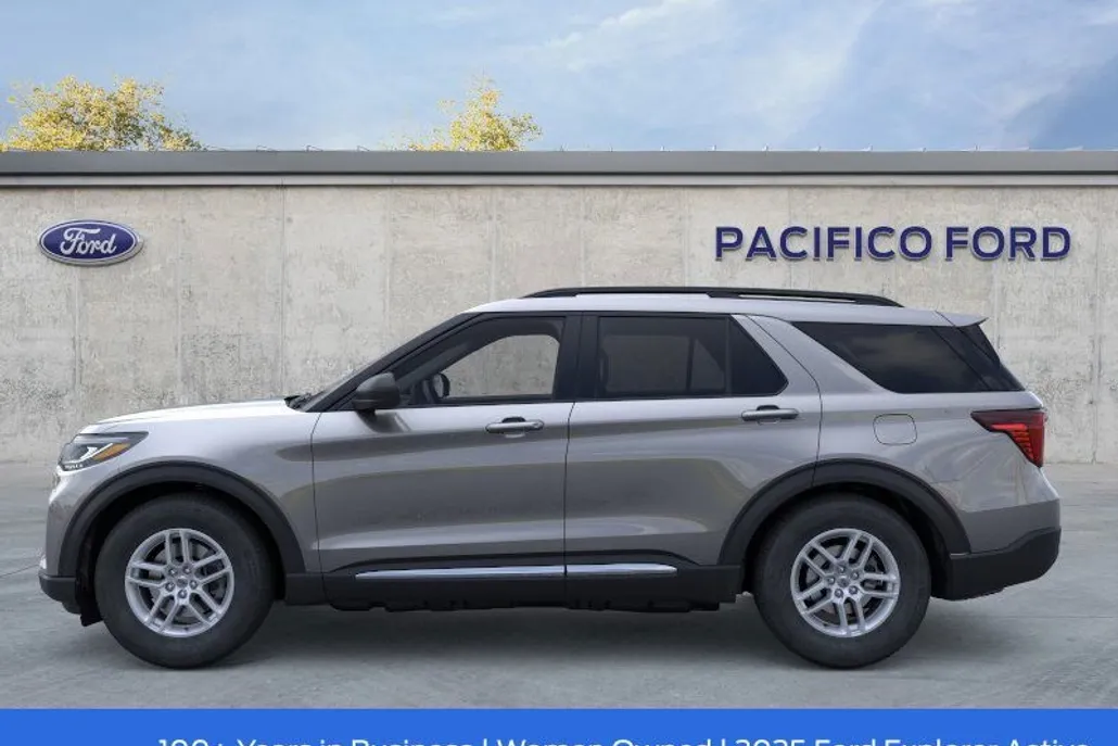 2025 Ford Explorer photo 1