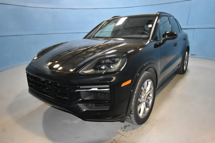 2025 Porsche Cayenne Base photo 1