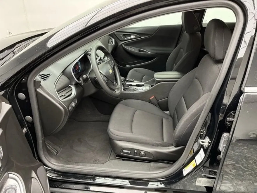 2024 Chevrolet Malibu 1LT photo 1