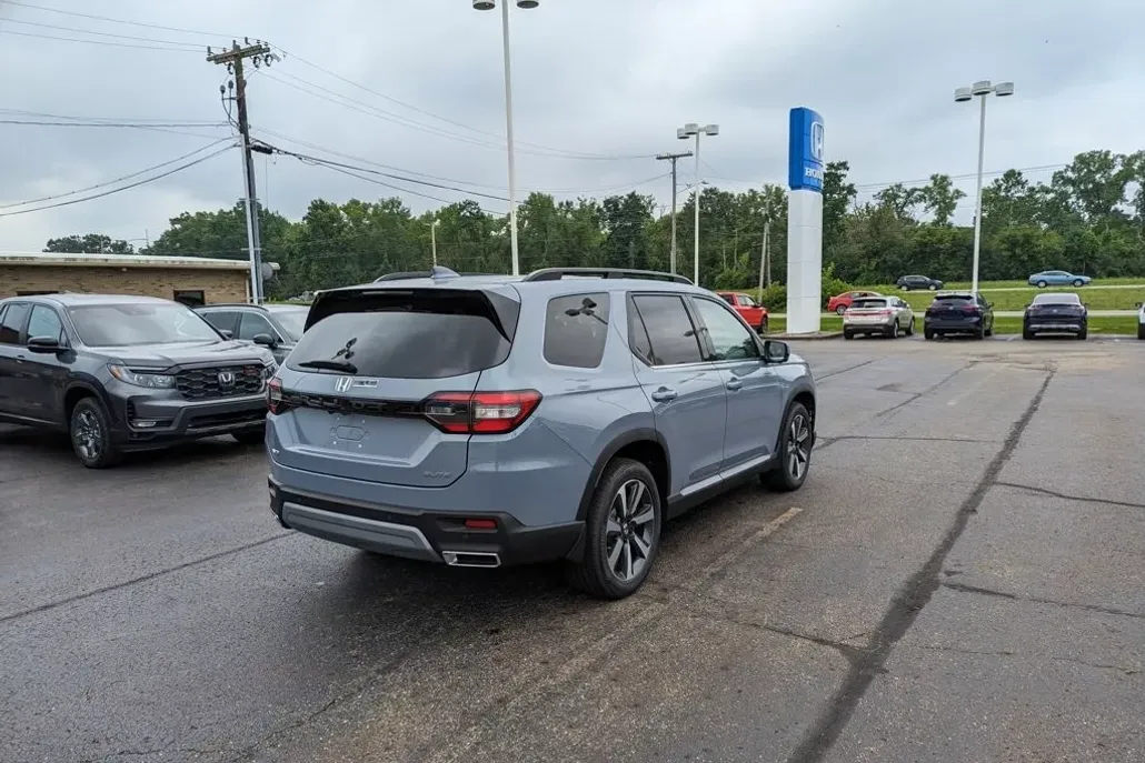 2025 Honda Pilot Elite photo 1