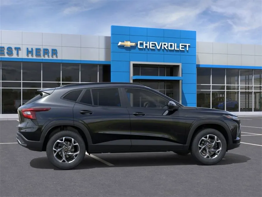 2025 Chevrolet Trax LT photo 1