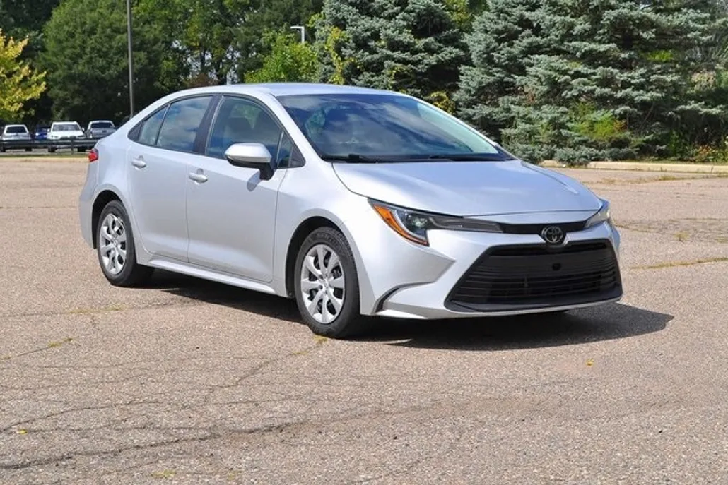 2023 Toyota Corolla LE photo 1