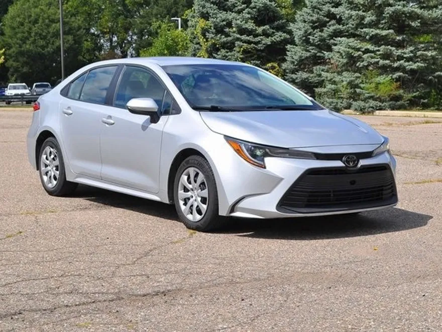 2023 Toyota Corolla LE photo 1