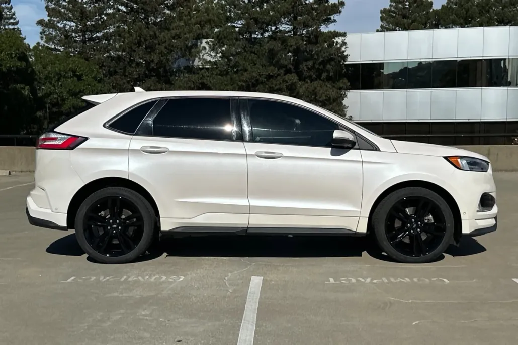 2019 Ford Edge ST photo 1