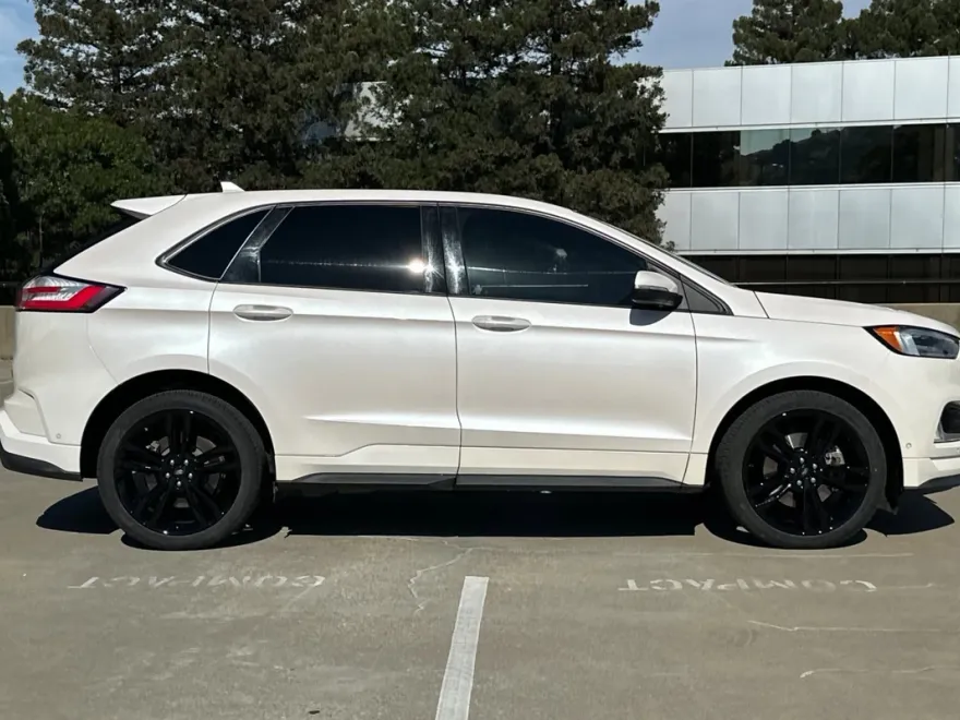 2019 Ford Edge ST photo 1
