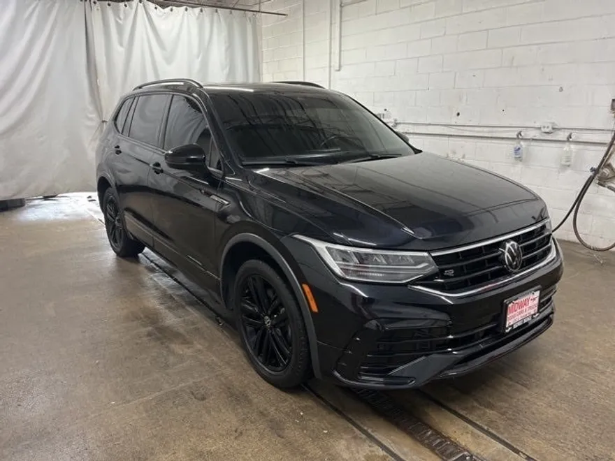 2022 Volkswagen Tiguan SE R-Line Black photo 1