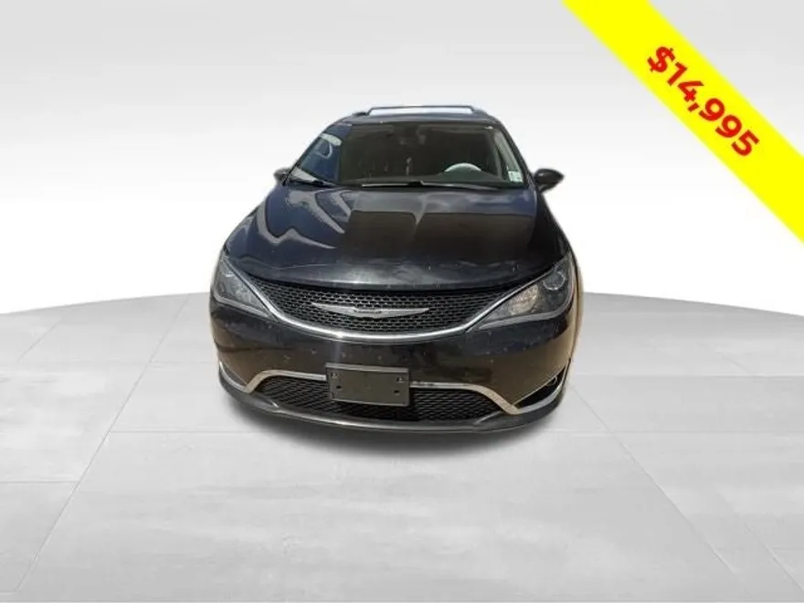 2019 Chrysler Pacifica Touring L photo 1