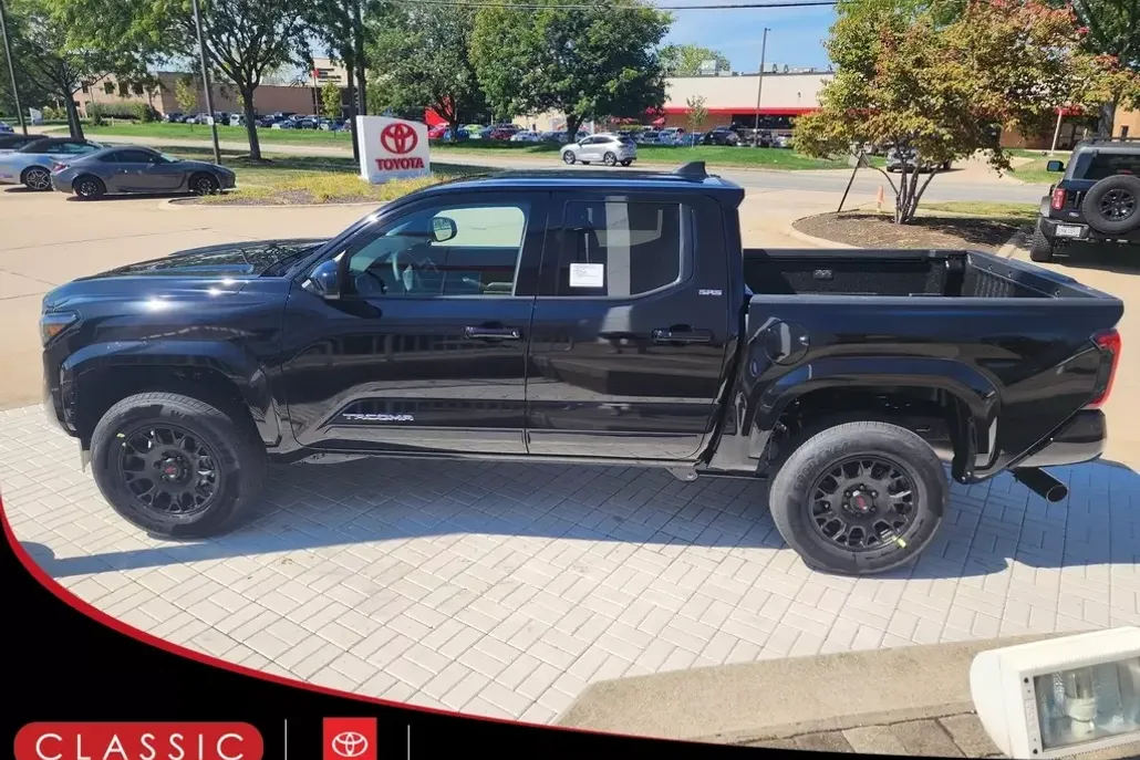 2025 Toyota Tacoma SR5 4x4 Double Cab photo 1