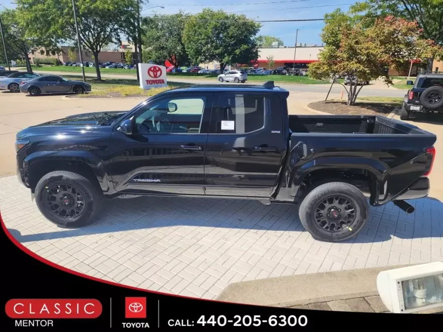 2025 Toyota Tacoma SR5 4x4 Double Cab photo 1