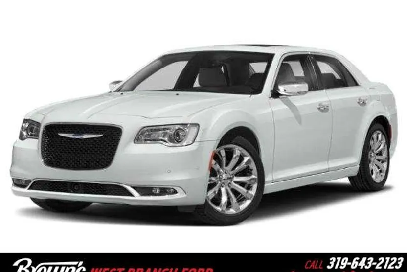 2018 Chrysler 300 Touring photo 1