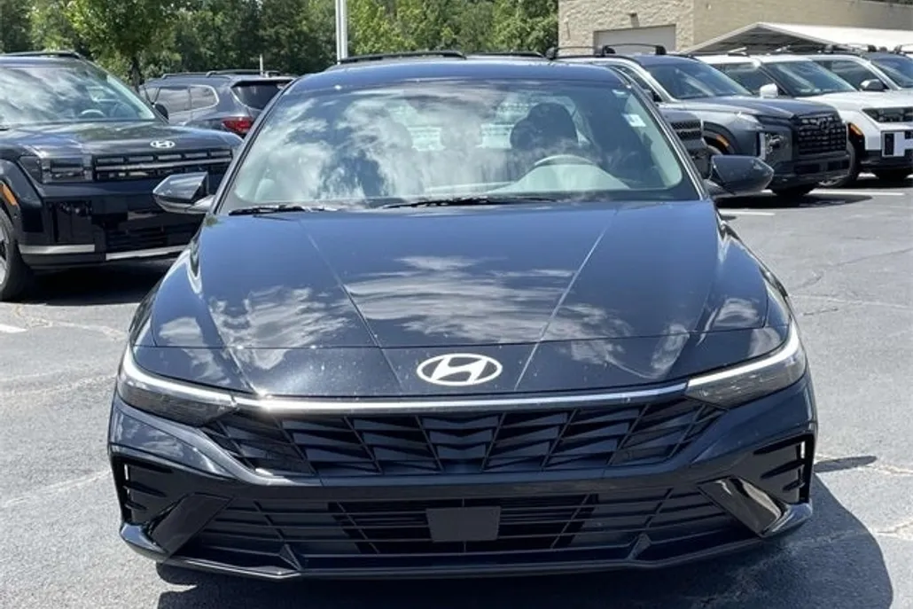 2025 Hyundai Elantra SEL Convenience photo 1