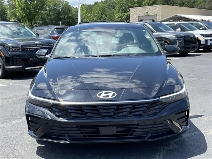 2025 Hyundai Elantra SEL Convenience photo 1