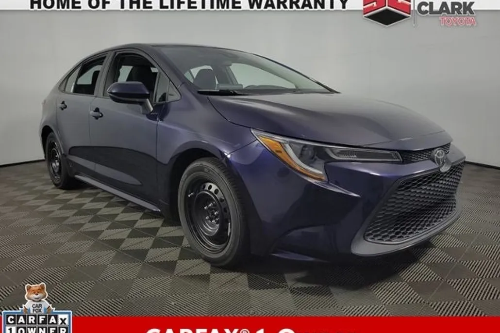 2022 Toyota Corolla LE photo 1