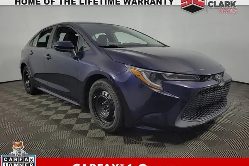 2022 Toyota Corolla LE photo 1