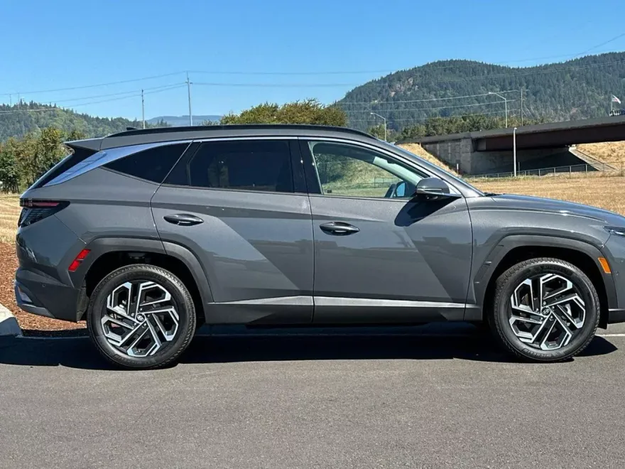 2025 Hyundai Tucson Limited photo 1