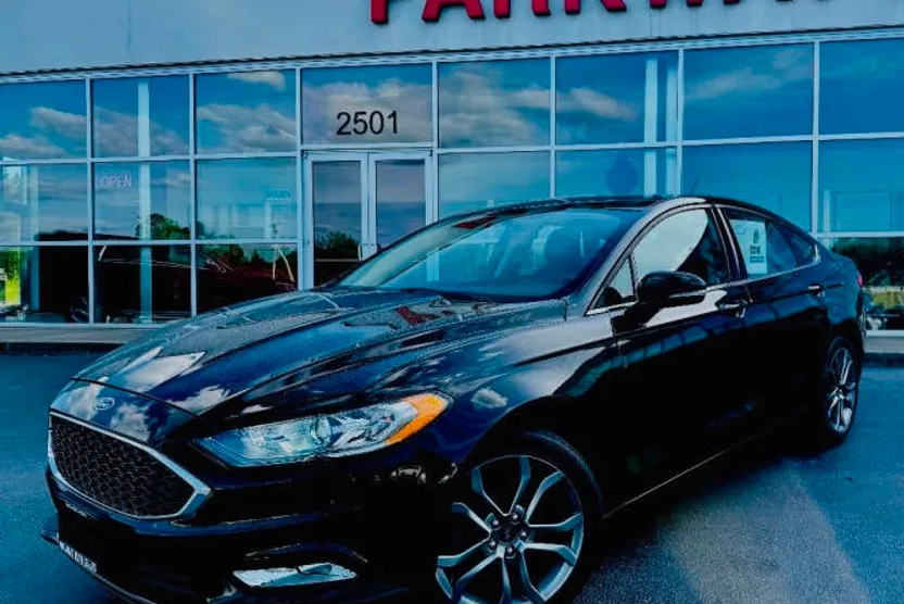 2017 Ford Fusion SE photo 1