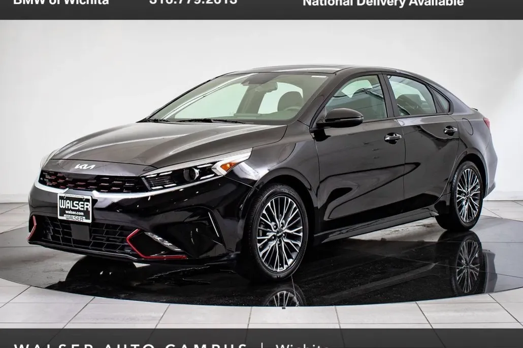 2022 Kia Forte GT-Line photo 1