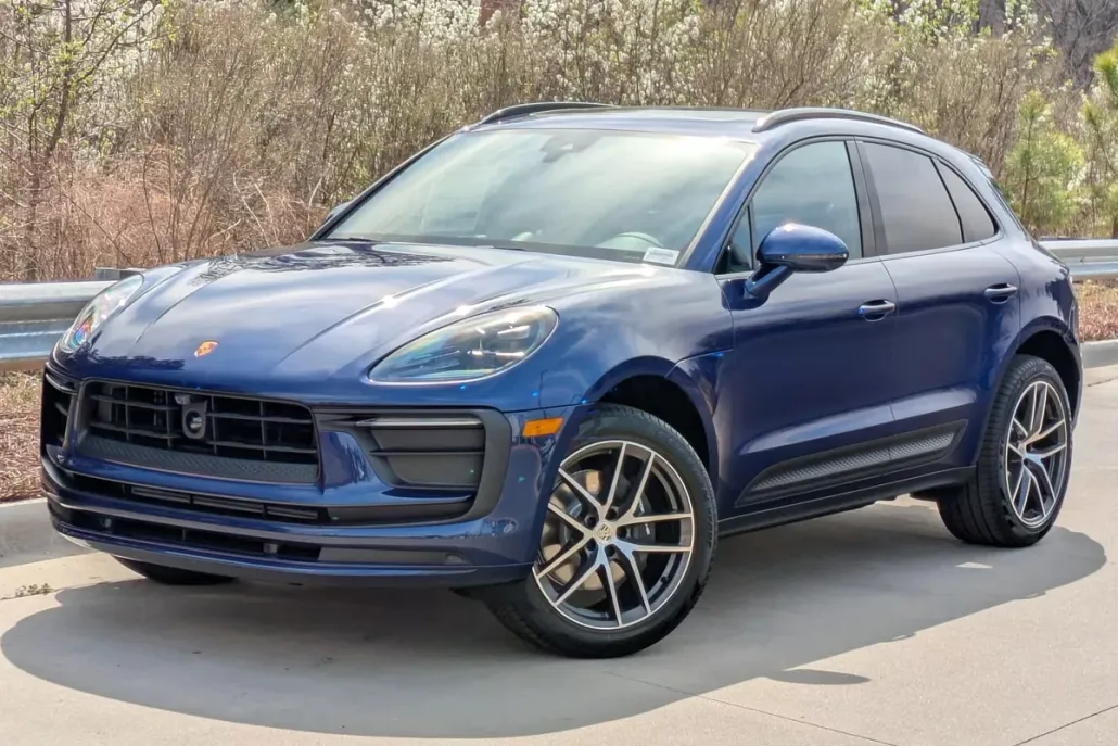 2025 Porsche Macan T photo 1