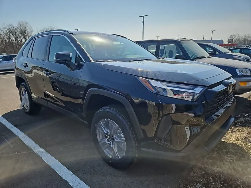 2025 Toyota RAV4 Hybrid XLE photo 1
