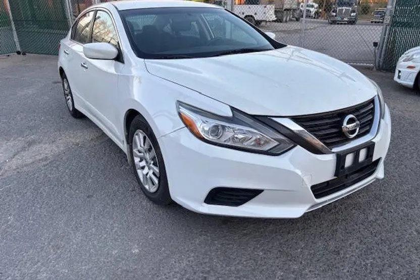 2016 Nissan Altima 2.5 S photo 1