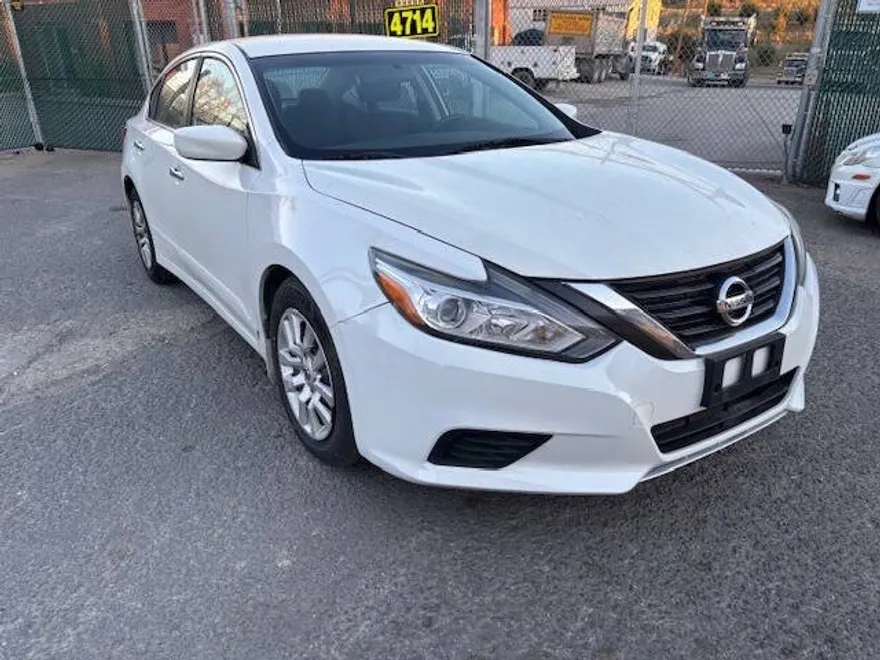 2016 Nissan Altima 2.5 S photo 1
