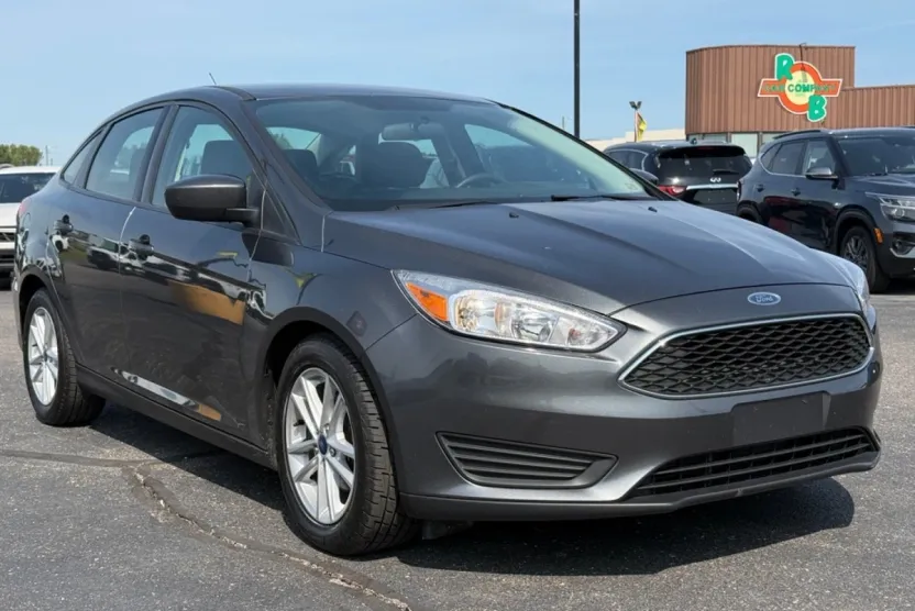 2018 Ford Focus SE photo 1