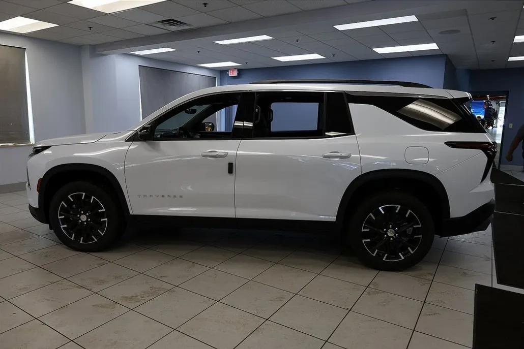 2026 Chevrolet Traverse photo 1