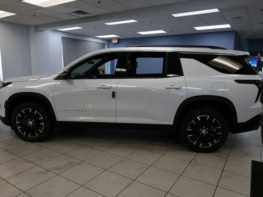 2026 Chevrolet Traverse photo 1