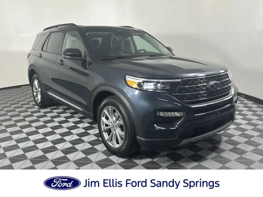 2024 Ford Explorer XLT photo 1