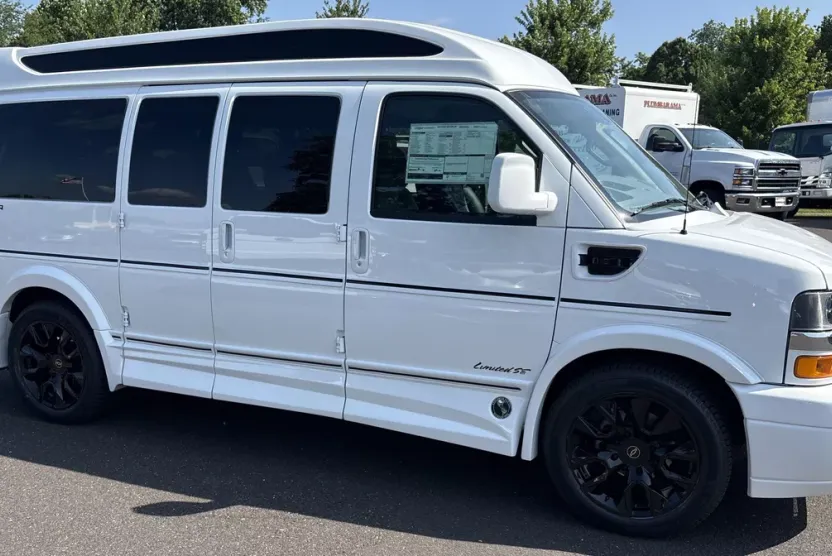 2025 Chevrolet Express Cargo 2500 Van photo 1