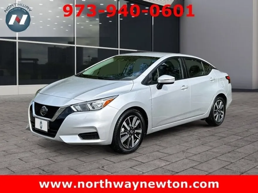 2021 Nissan Versa SV photo 1