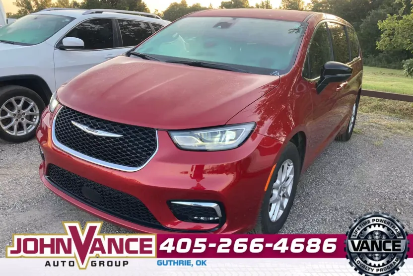 2025 Chrysler Pacifica photo 1