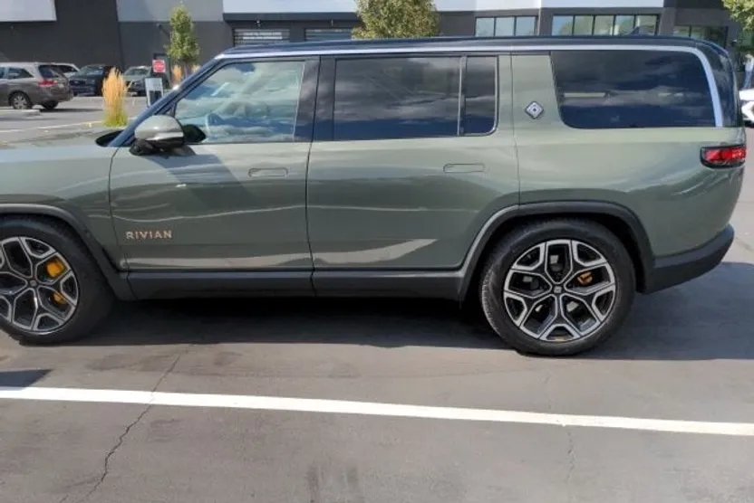 2022 Rivian R1S Launch Edition photo 1