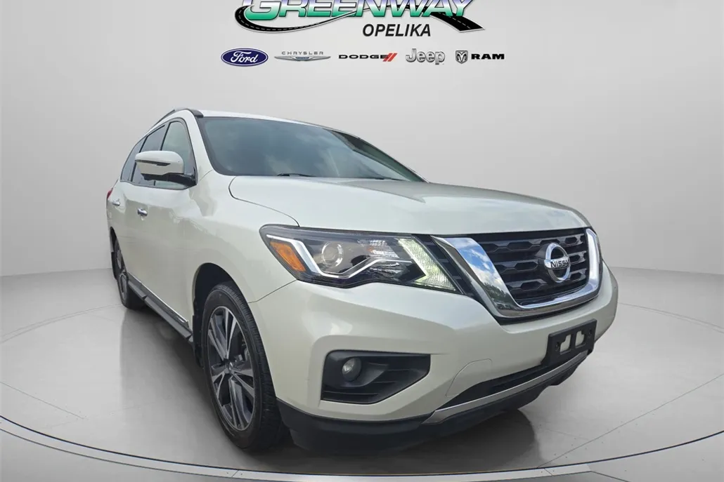 2020 Nissan Pathfinder Platinum photo 1