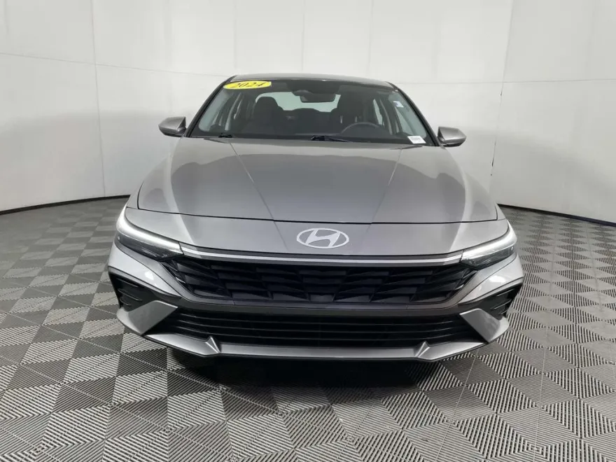 2024 Hyundai Elantra SEL photo 1