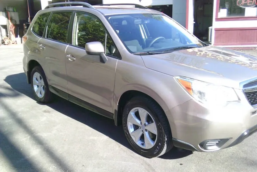 2014 Subaru Forester 2.5i Premium photo 1