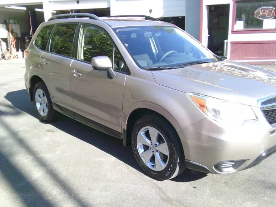 2014 Subaru Forester 2.5i Premium photo 1